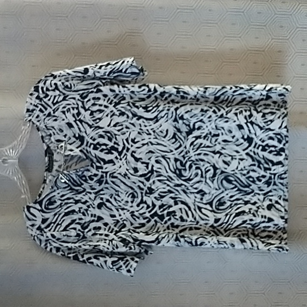 Never Worn Tahari Short Sleeve Top Size Small